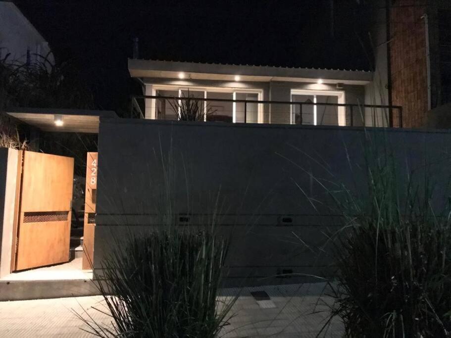 Вилла Casa Centrica Frente Al Rio Колония-дель-Сакраменто Экстерьер фото
